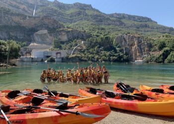 Arranca la temporada de kayaks y paddle surf en el precioso embalse de Cortes de Pallás