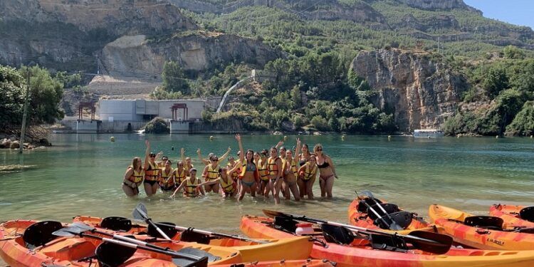 Arranca la temporada de kayaks y paddle surf en el precioso embalse de Cortes de Pallás