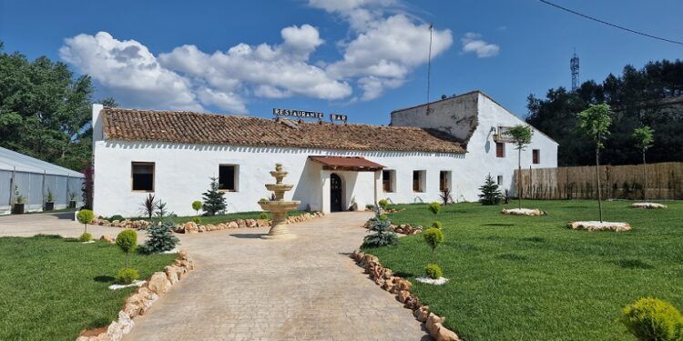 Venta l’Home, una antigua casa de postas del s. XVII convertida en un salón de bodas y eventos