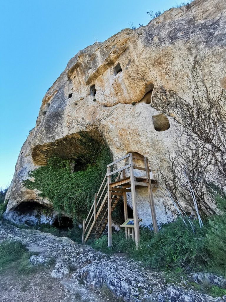 La Cova De Les Finestres La Preciosa Cueva De Alfafara Con 13 Peque as La Cova De Les Finestres La Preciosa Cueva De Alfafara Con 13 Peque as