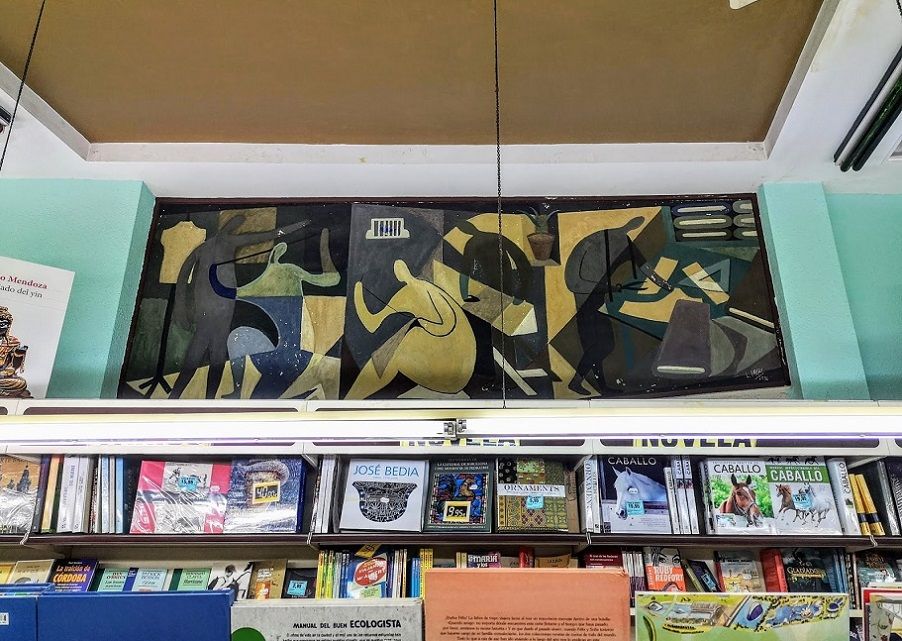 El mural de Luis Arcas Brauner en la librería París Valencia, una joya que puede pasar desapercibida