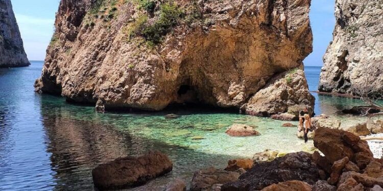 En Caló, la cala de Xàbia considerada una de las más bonitas de la Comunitat Valenciana