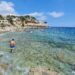 Cala Baladrar, una preciosa puerta al Mar Mediterráneo con aguas cristalinas