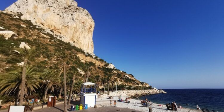 La Cala El Racó, una bella cala de Calpe para hacer snorkel a los pies del Peñón de Ifach