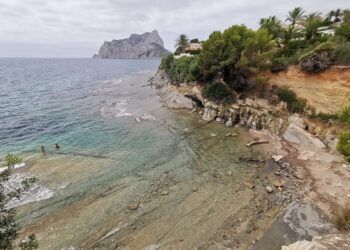 La Cala del Mallorquí, una bonita cala virgen de Calpe únicamente accesible por mar