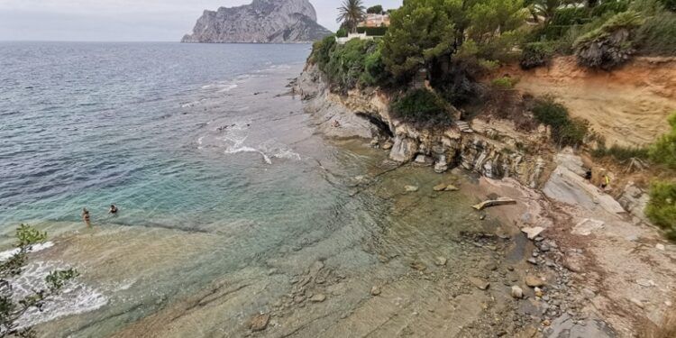 La Cala del Mallorquí, una bonita cala virgen de Calpe únicamente accesible por mar