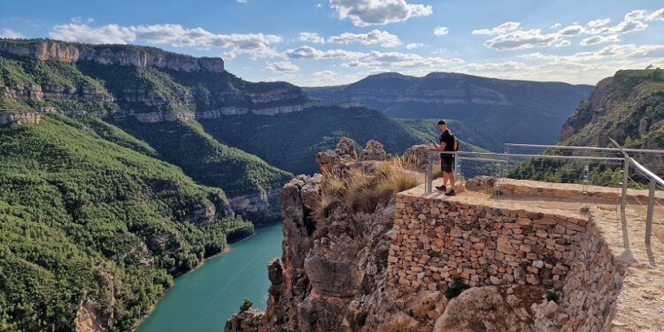 El Castillo de Chirel, la gran fortaleza de Cortes de Pallás con un impresionante mirador natural