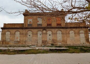 La Estación de FEVE, la ruinosa estación de Nazaret, entra en la lista roja del patrimonio español