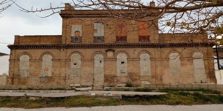 La Estación de FEVE, la ruinosa estación de Nazaret, entra en la lista roja del patrimonio español