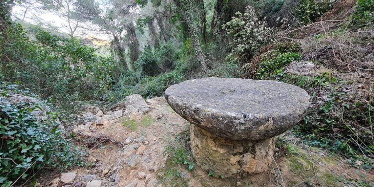 La Taula Redona de Llaurí, un misterioso rincón catalogado de interés telúrico
