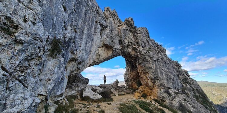 De ruta por la Penya Foradà, la Cova Obrada del Moro y la Nevera de Baix