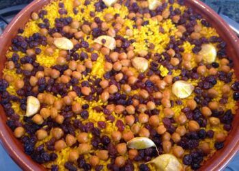 Arròs al forn en panses i cigrons