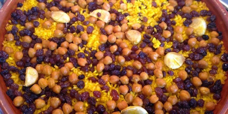 Arròs al forn en panses i cigrons