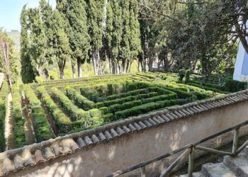 El Jardín de Santos, el precioso jardín romántico de Penàguila con un laberinto