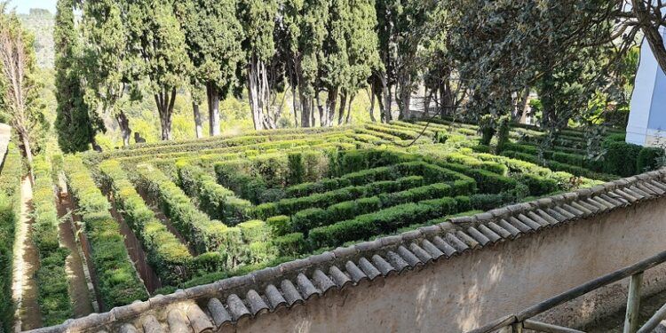 El Jardín de Santos, el precioso jardín romántico de Penàguila con un laberinto