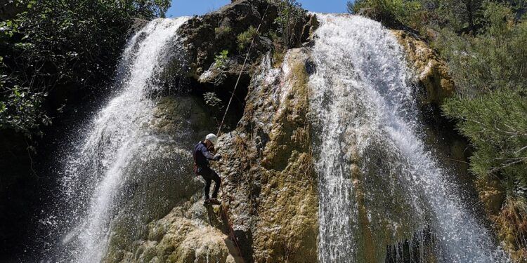 Barranquismo acuático en un entorno único, el barranco de la Barbulla de Cortes de Pallás