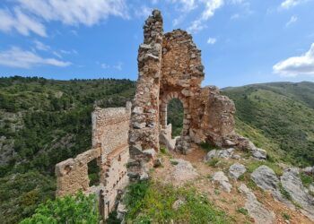 El Castillo de la Reina Mora, una ruta en Valencia que conduce a las ruinas de una fortaleza