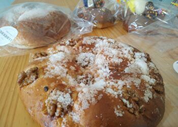 Una tarde de monas de pascua, panquemaos y cocas con Pastelería La Moderna