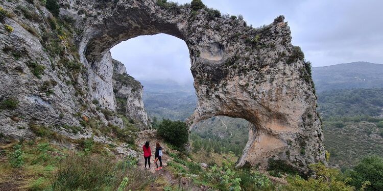 De ruta por Els Arcs y la Penya del Castellet, un bello paseo por Castell de Castells