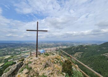De ruta en Enguera por el Mirador del Piquet, el Poblado Íbero o el Castillo de la Encomienda