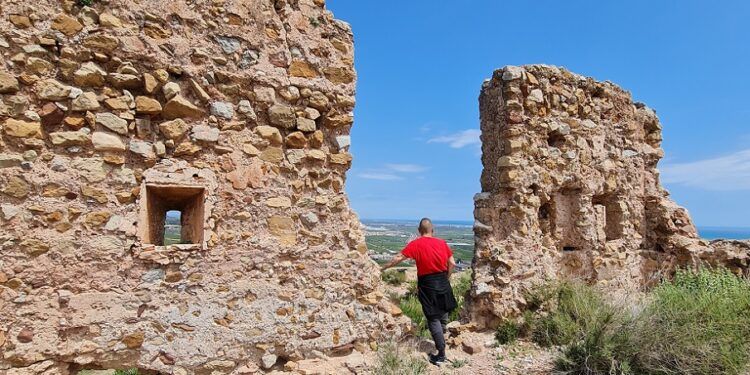 La ruta del Castillo de Almenara, un sencillo recorrido circular para conocer un hisn musulmán