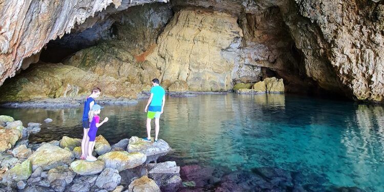 La Cova dels Òrguens de Xàbia, una maravilla natural a la que sólo se accede por mar