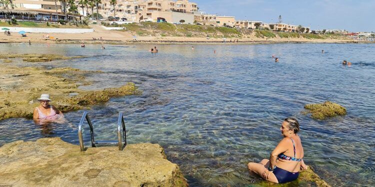 La ruta de las Calas de Torrevieja desde Cala Cabo Cervera hasta Punta del Salaret
