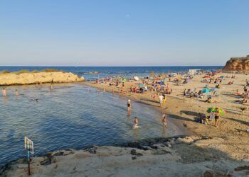 Cala Capitán y la Isla del Carmen, una de las calas más bonitas de Orihuela