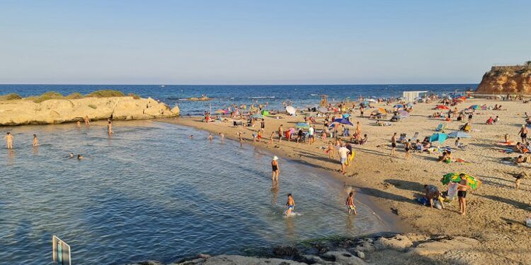 Cala Capitán y la Isla del Carmen, una de las calas más bonitas de Orihuela