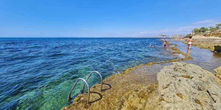 La Cala de las Nereidas, un rincón mágico de la costa alicantina