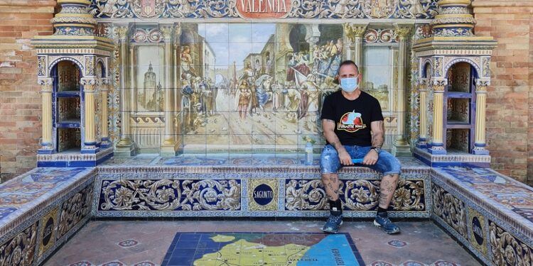 ¿Sabías que en la plaza de España de Sevilla hay un homenaje a la Comunitat Valenciana?