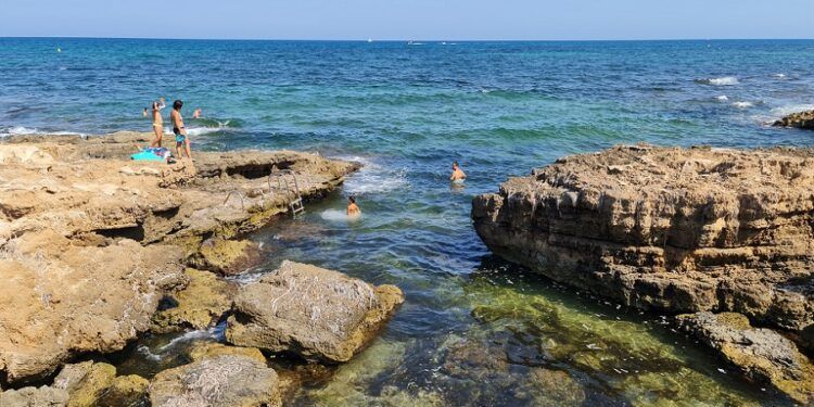 Ruta de calas y playas desde Playa de los Náufragos (Torrevieja) hasta Cala Capitán (Orihuela)