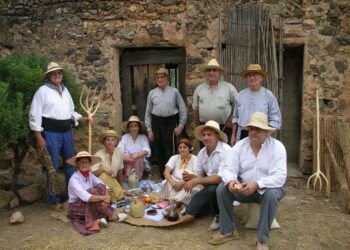 Sueras abre sus puertas al pasado con nuevas rutas guiadas etnológicas gratuitas por el pueblo
