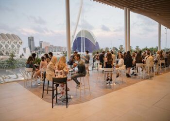 La nueva azotea gastro del Saler, un bello skyline de la Ciudad de las Artes y las Ciencias