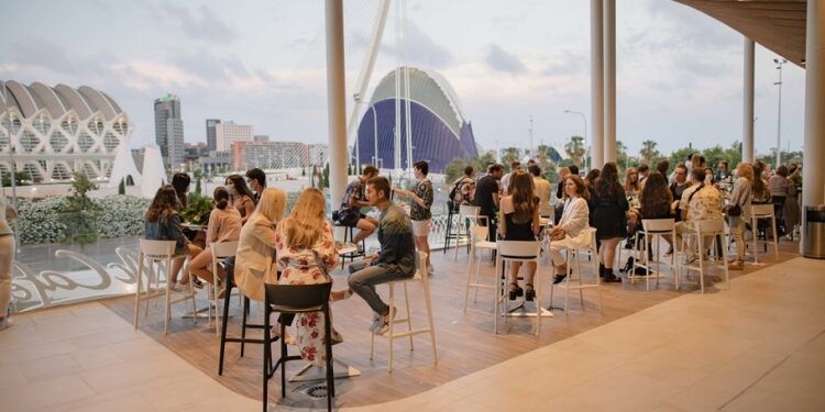 La nueva azotea gastro del Saler, un bello skyline de la Ciudad de las Artes y las Ciencias