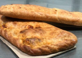 Pastís de Onda, un pastel típico ondense relleno de atún y verduras