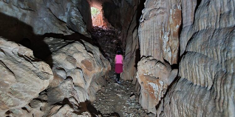 La Cova del Colom, la cueva de Riba-roja de Túria que esconde una leyenda