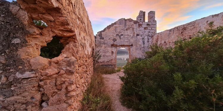 La Torre y Ermita de Sant Miquel de Corbera entra en la Lista Roja por su grave abandono