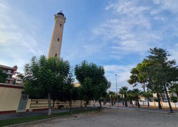 ¿Sabías que el Faro de Canet d’en Berenguer es el faro más alejado del mar en la Comunitat?