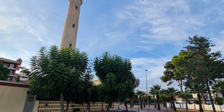 ¿Sabías que el Faro de Canet d’en Berenguer es el faro más alejado del mar en la Comunitat?