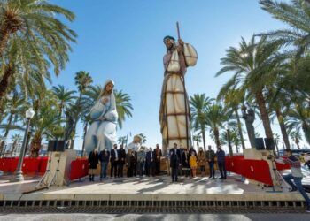 Alicante acoge, de nuevo, el belén monumental con las figuras más altas del mundo