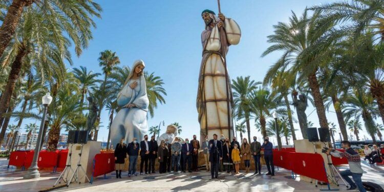 Alicante acoge, de nuevo, el belén monumental con las figuras más altas del mundo