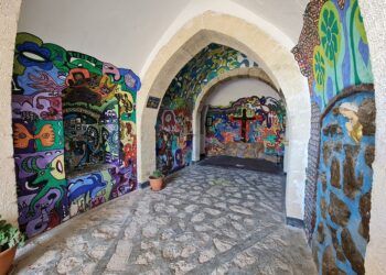 La ermita de Sant Cristòfol de Alcoy, una ermita con espectaculares vistas llena de arte urbano
