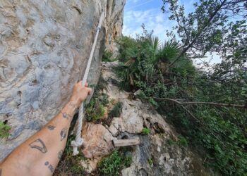 La Penya Roja y el Buzón de Xeresa, una ruta llena de tramos con cuerdas