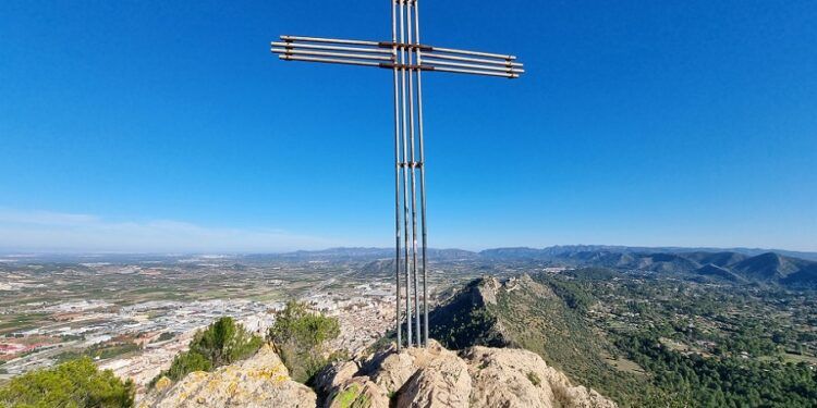 La Creueta de Xàtiva y el vértice geodésico Serra Vernissa, una bella ruta para disfrutar cresteando