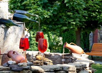 Requena inaugura la primera fuente del vino permanente (365 días) de la Comunitat Valenciana
