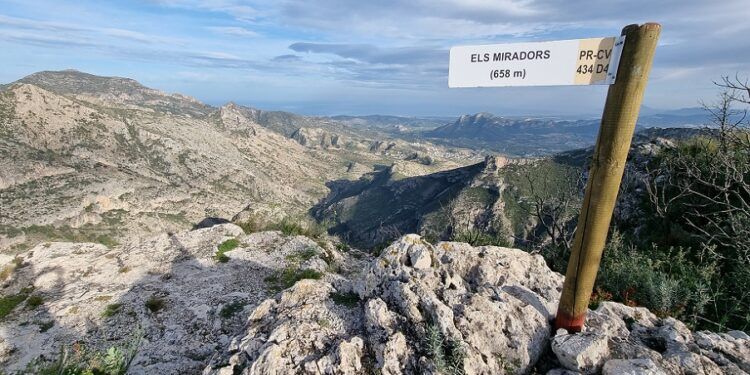 De ruta por el PNM El Surar, la Penya Els Miradors y el Alt de la Lletrera