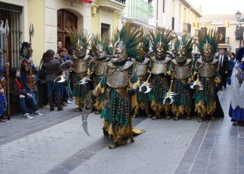 Fira del Llibre Valencià, Correfoc y desfile de Moros y Cristianos por las calles de Campanar