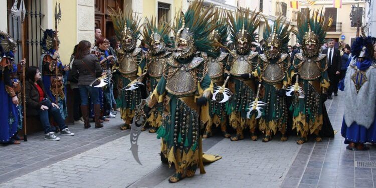 Fira del Llibre Valencià, Correfoc y desfile de Moros y Cristianos por las calles de Campanar