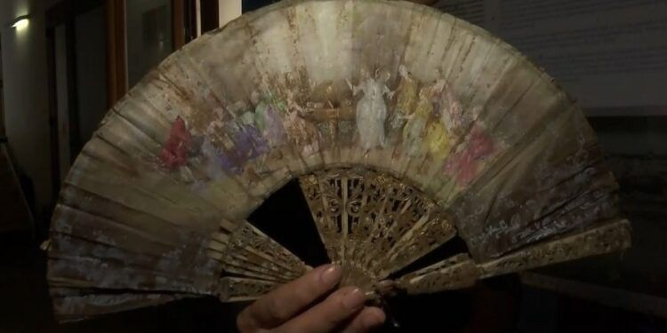 El Museu del Palmito de Aldaia pierde un 20 por ciento de su colección de abanicos por la DANA
